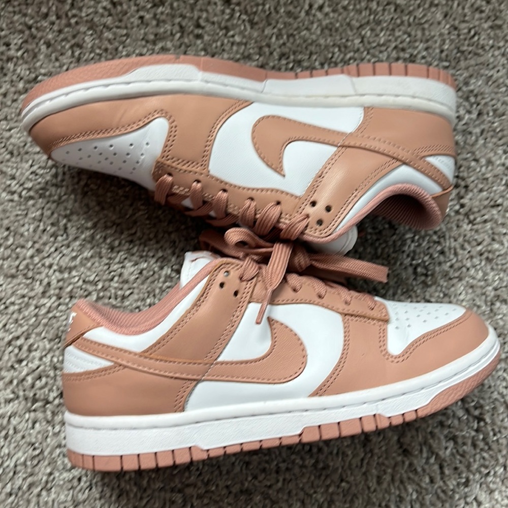 Nike Dunk Size 5 whisper Rose
